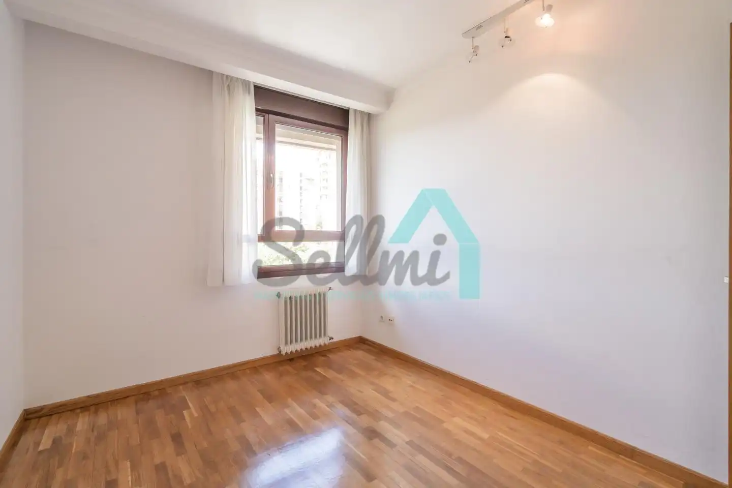 Habitación de Piso de alquiler en Oviedo  con Calefacción, Parquet y Terraza