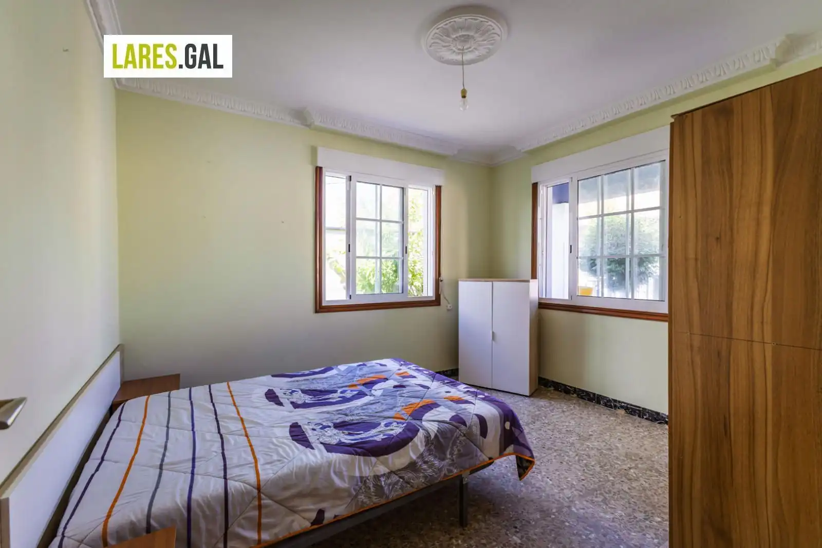 Dormitori de Casa o xalet en venda en Cangas  amb Moblat