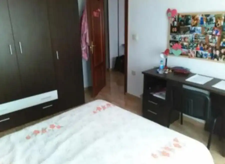Habitación de Piso de alquiler en Granada con Amueblado y Balcón