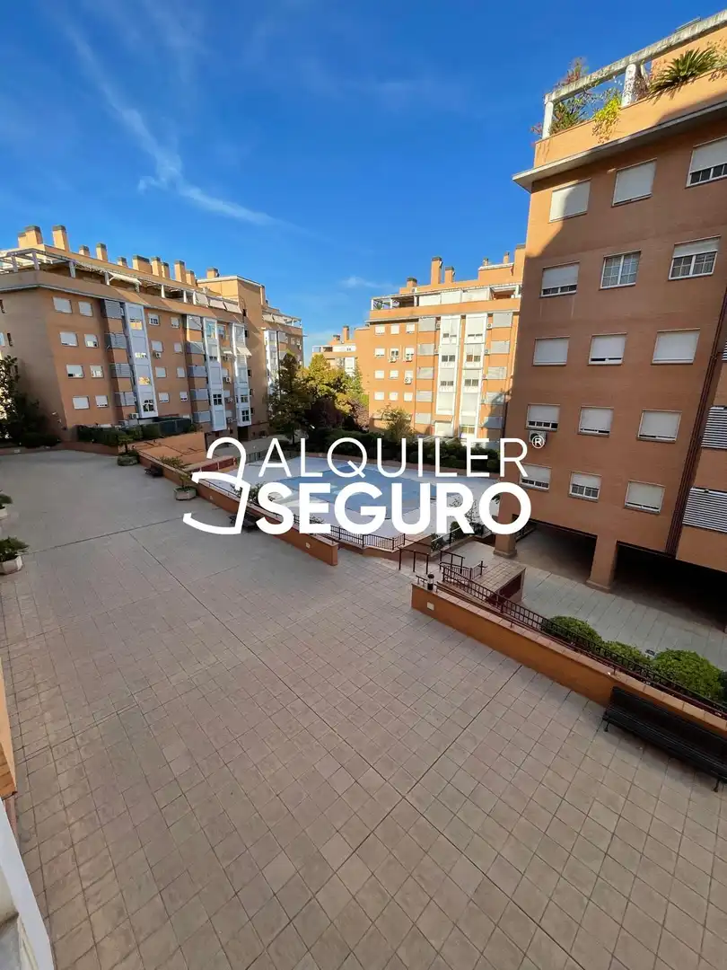 Vista exterior de Piso de alquiler en Madrid con Aire acondicionado, Calefacción y Terraza