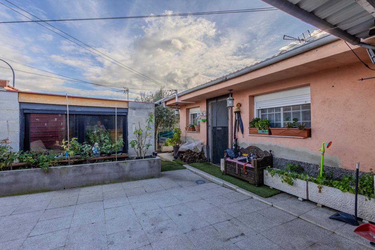 Vista exterior de Casa o chalet en venta en Móstoles con Aire acondicionado, Calefacción y Jardín privado