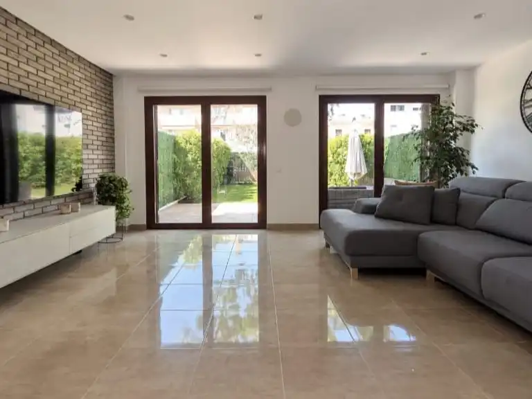 Sala d'estar de Casa o xalet en venda en Begues amb Aire condicionat, Terrassa i Balcó