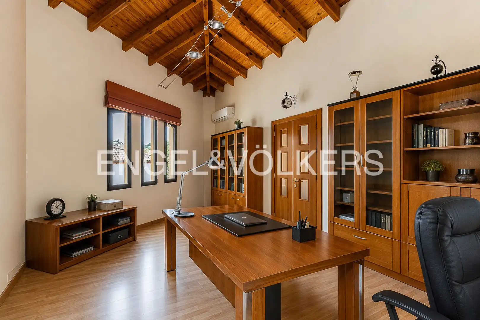 Casa con jardín en venta en Nucli Urbà, imagen 2