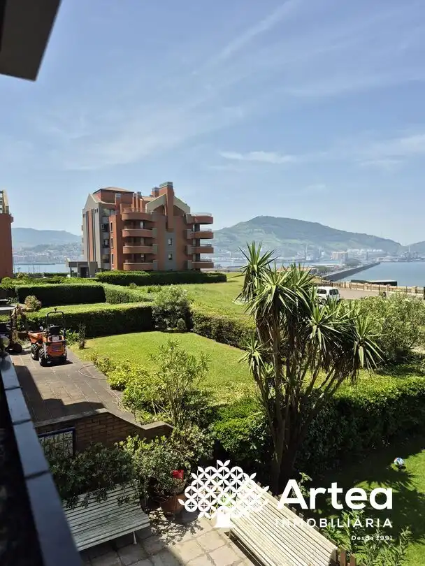 Vista exterior de Piso en venta en Getxo  con Calefacción y Trastero