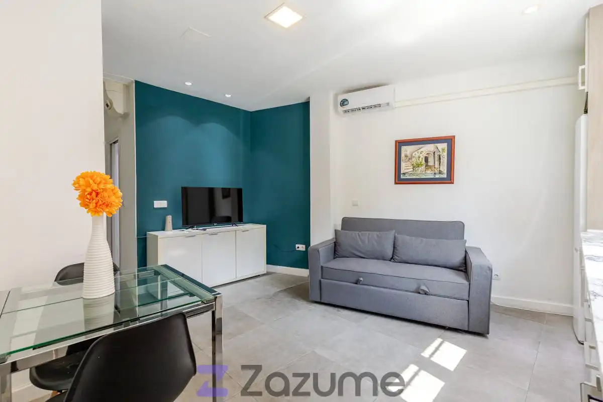 Living room of Flat for rent in Madrid  with Air Conditioner, Terrace and Furnished