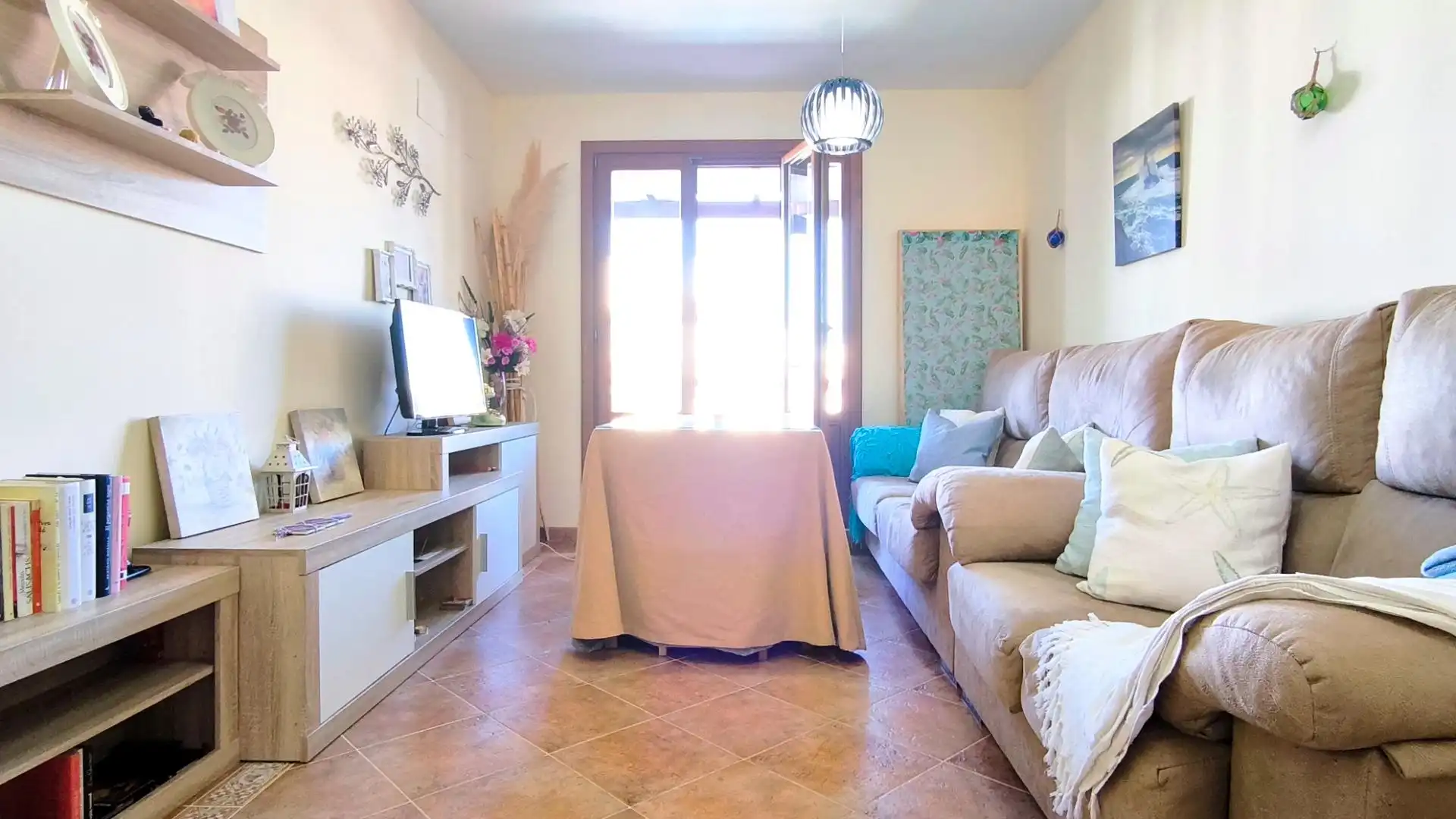 Sala de estar de Apartamento en venta en Ayamonte con Terraza, Amueblado y Piscina comunitaria