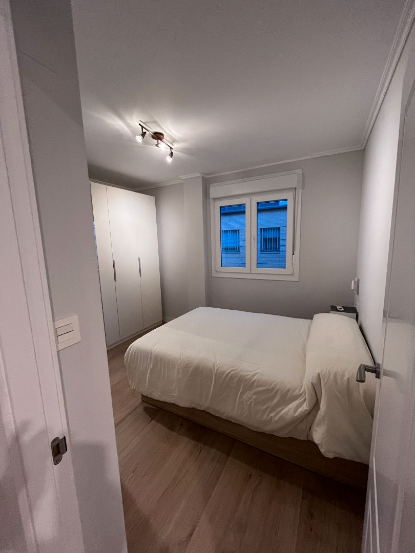 Dormitori de Pis de lloguer en  Zaragoza Capital amb Calefacció, Parquet i Moblat