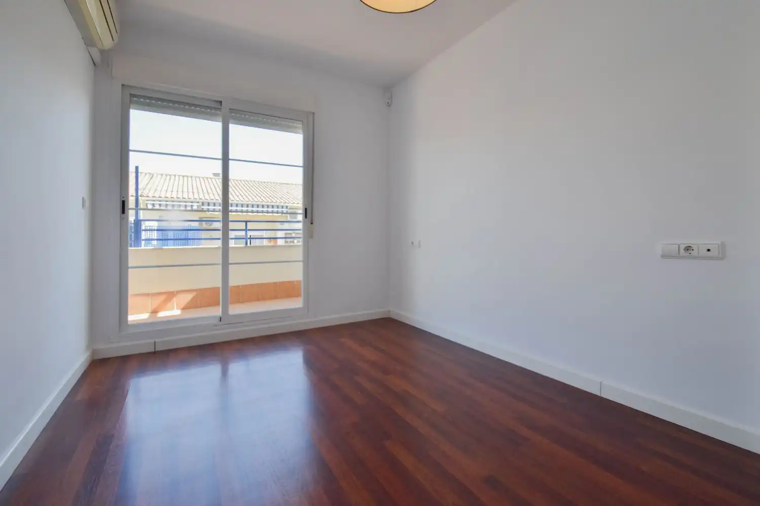 Schlafzimmer von Dachboden zum Verkauf in Las Gabias mit Klimaanlage, Terrasse und Gemeinschaftspool