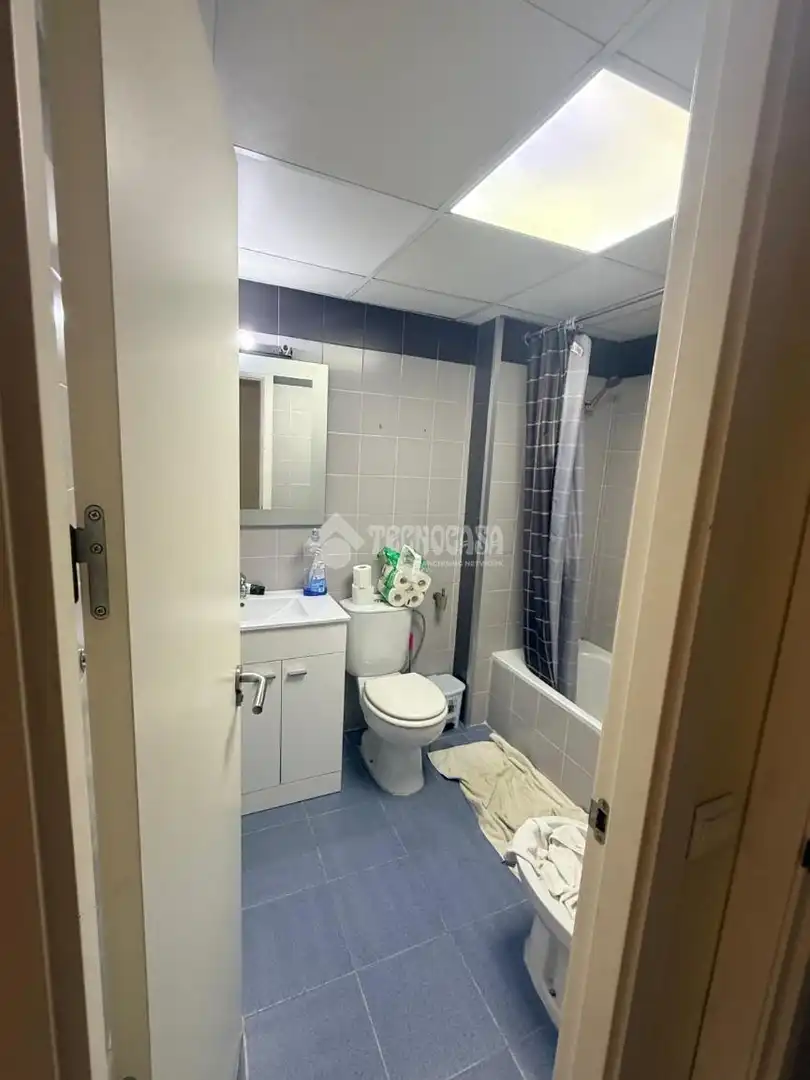Bathroom of Flat for sale in Sevilla  with Air Conditioner