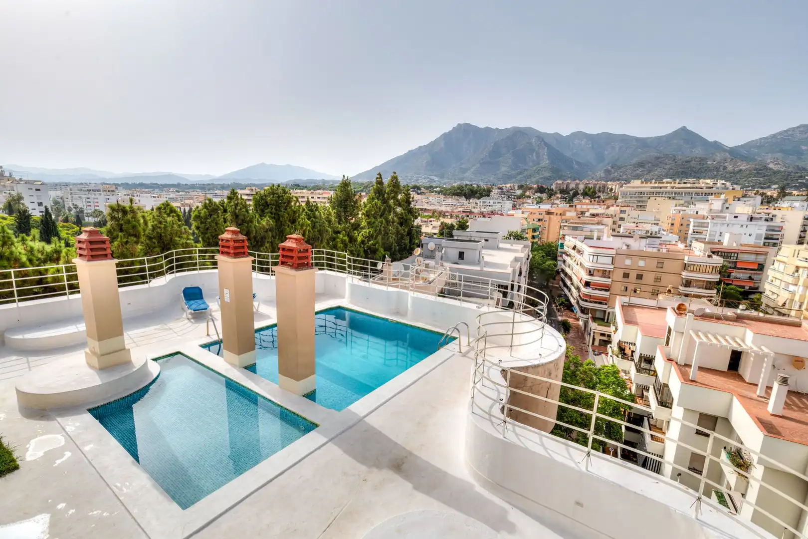 Swimming pool of Flat for sale in Marbella  with Air Conditioner, Heating and Terrace