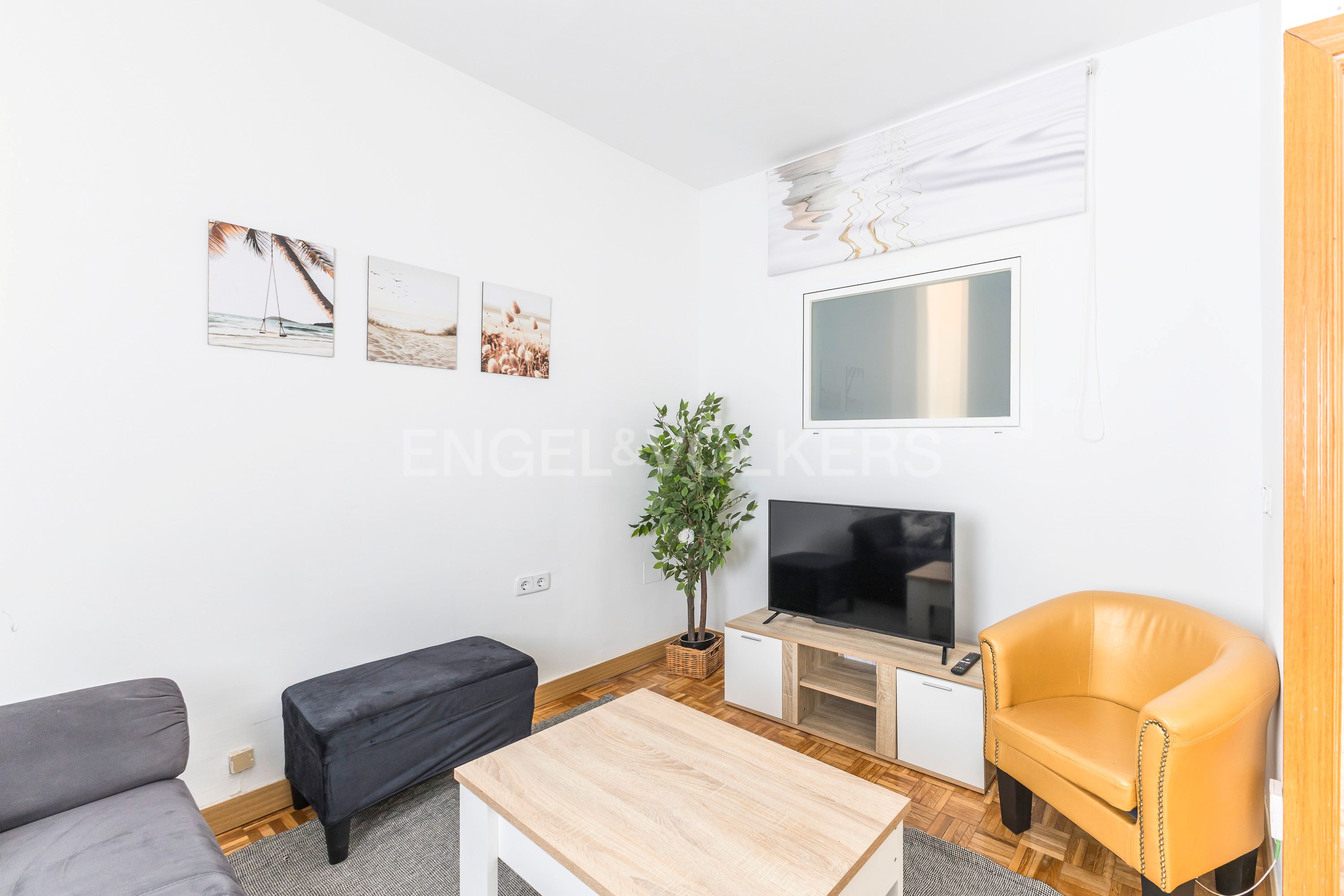 Sala de estar de Apartamento en venta en  Madrid Capital con Calefacción y Amueblado