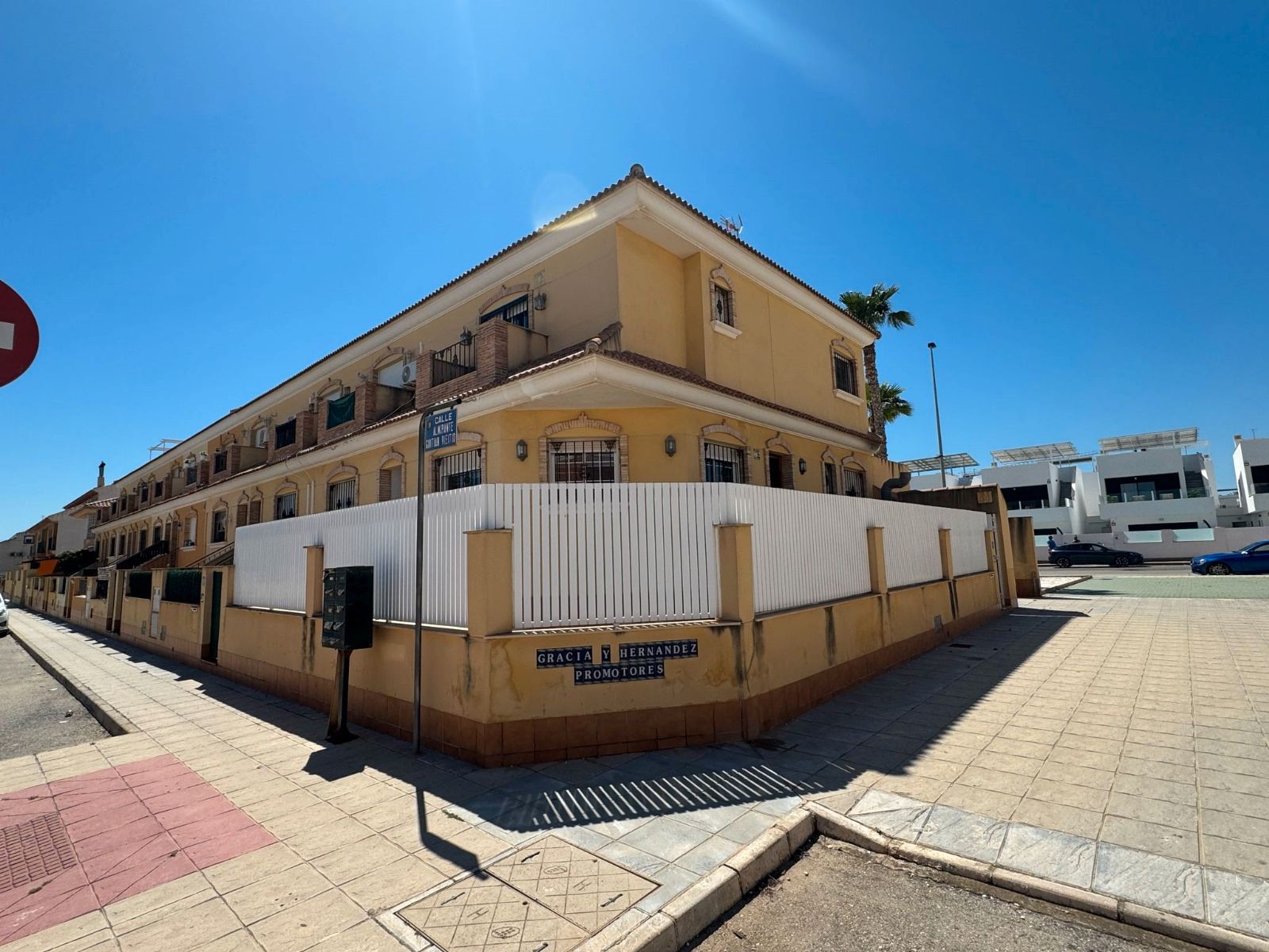 Exterior view of Single-family semi-detached for sale in San Pedro del Pinatar  with Air Conditioner, Private garden and Terrace