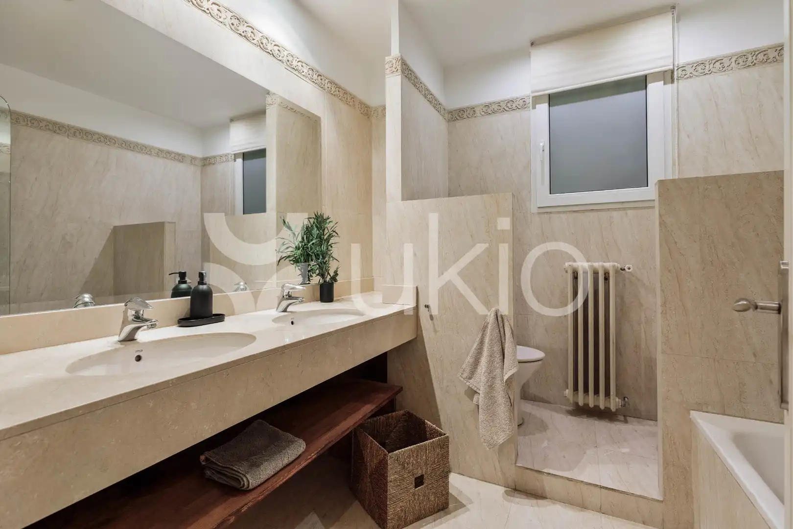 Bathroom of Apartments for rent in Barcelona  with Air Conditioner, Heating and Furnished