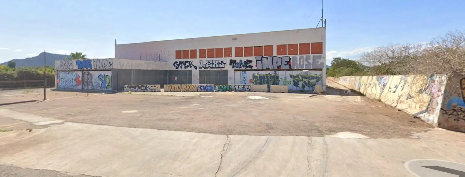 Außenansicht von Fabrikhallen zum Verkauf in Sagunto ciudad