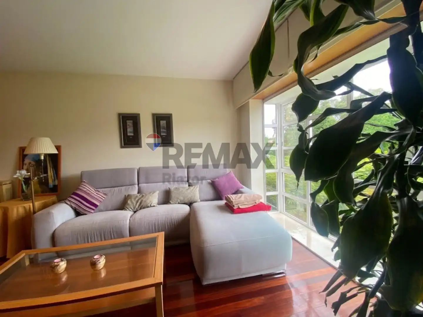 Wohnzimmer von Einfamilien-Reihenhaus zum Verkauf in Ames mit Heizung, Privatgarten und Parkett