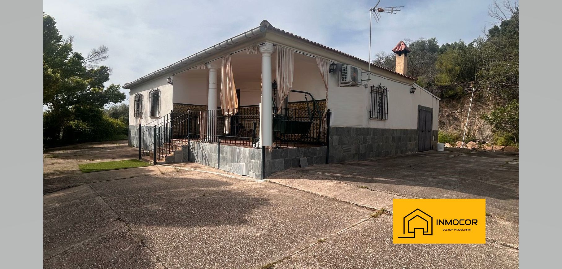 Vista exterior de Finca rústica en venda en Almodóvar del Río amb Aire condicionat, Jardí privat i Piscina