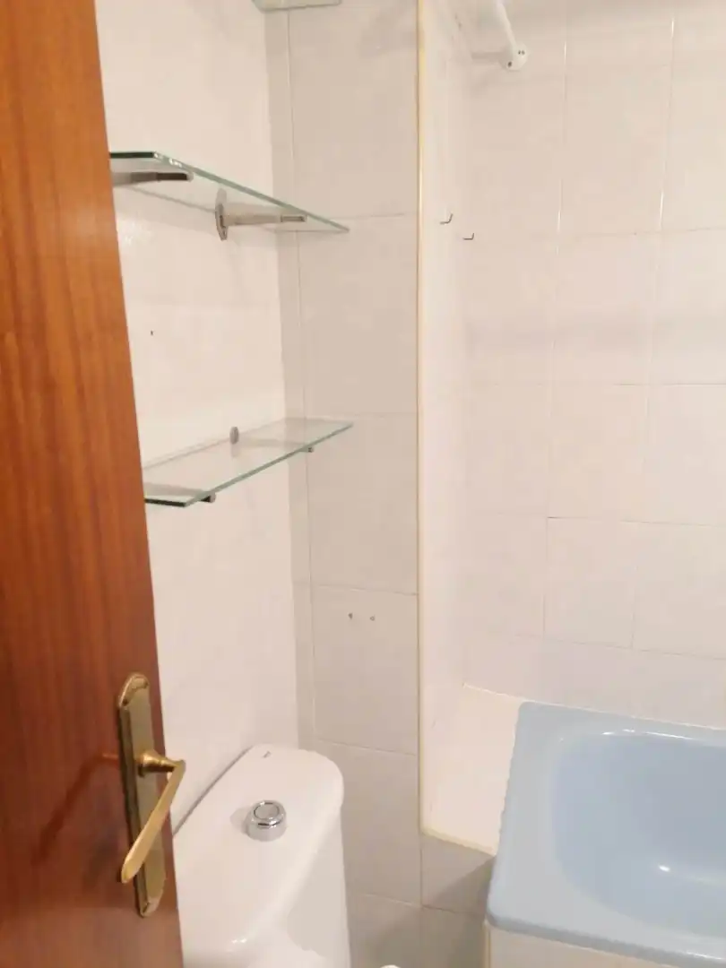 Baño de Piso de alquiler en Zaragoza con Calefacción, Horno y Lavadora