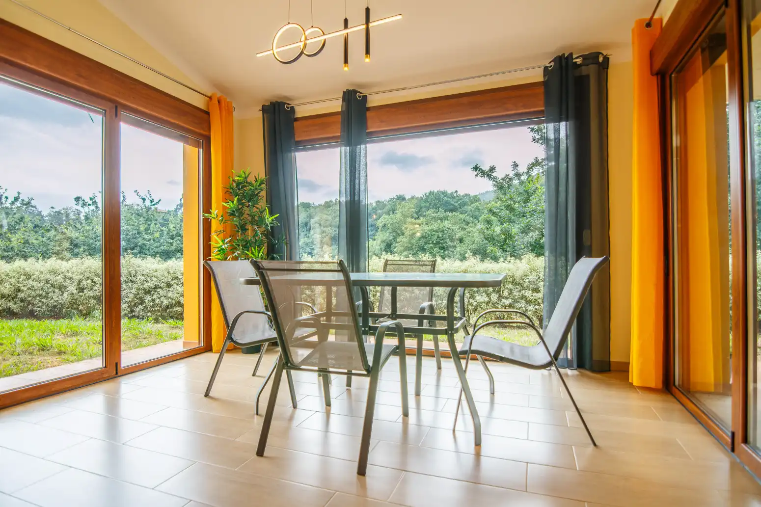 Menjador de Casa o xalet en venda en Ribadesella amb Calefacció, Jardí privat i Terrassa
