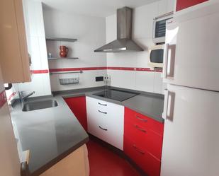 Cuina de Apartament de lloguer en León Capital  amb Parquet, Moblat i Forn