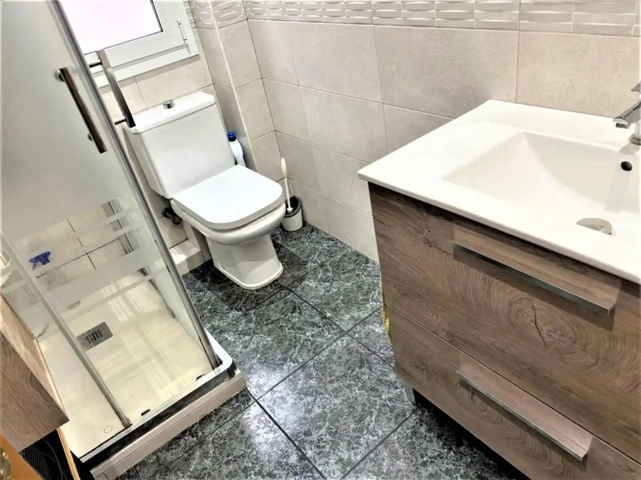 Bany de Pis en venda en Terrassa amb Aire condicionat i Calefacció