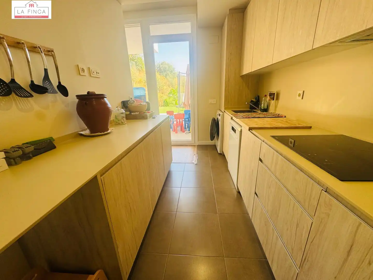 Cuina de Planta baixa en venda en Málaga amb Aire condicionat, Jardí privat i Terrassa