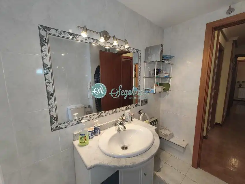 Bathroom of Flat for sale in Segovia  with Heating, Parquet flooring and Terrace