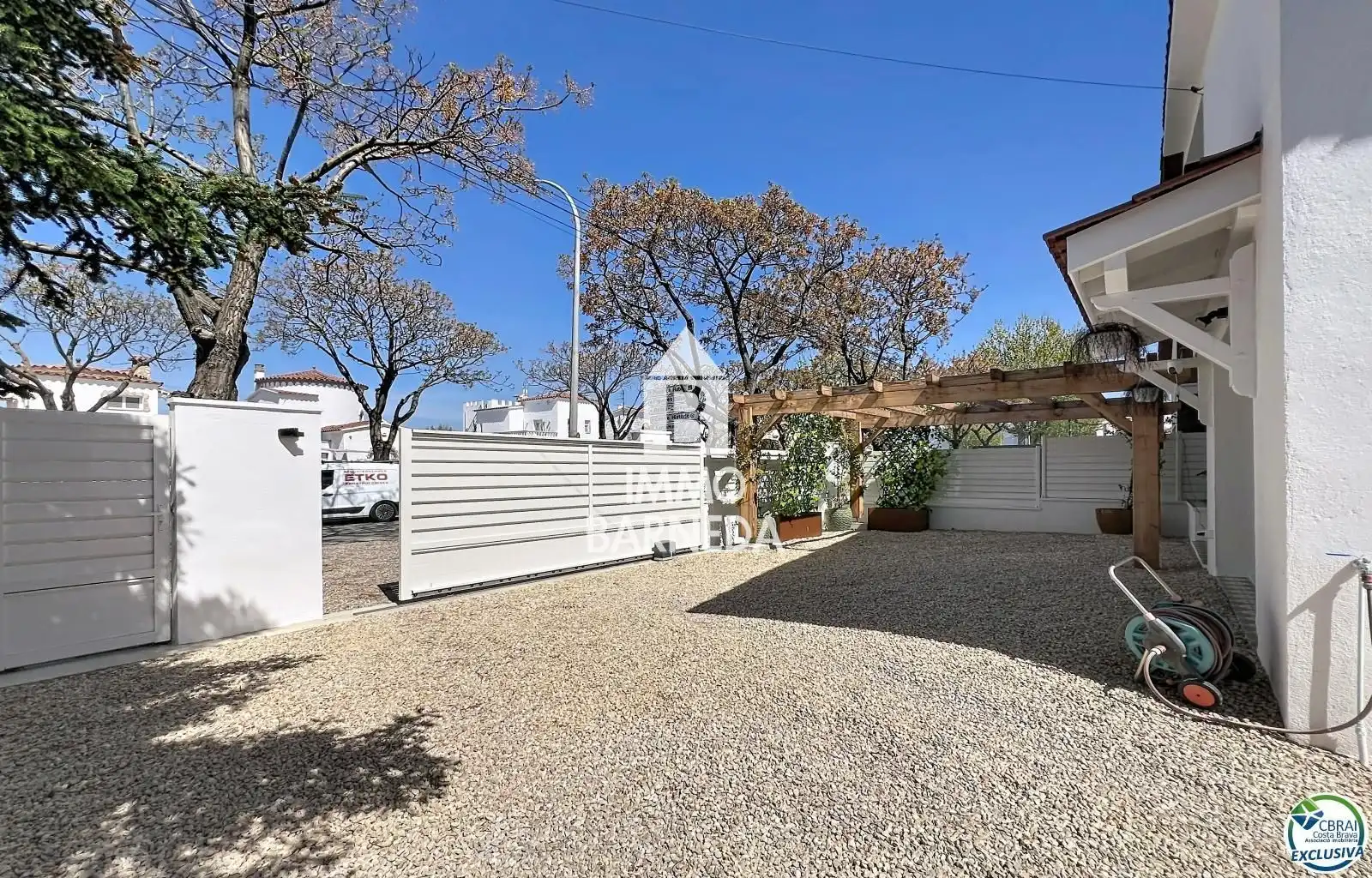 Vista exterior de Casa o xalet en venda en Empuriabrava amb Aire condicionat, Calefacció i Jardí privat