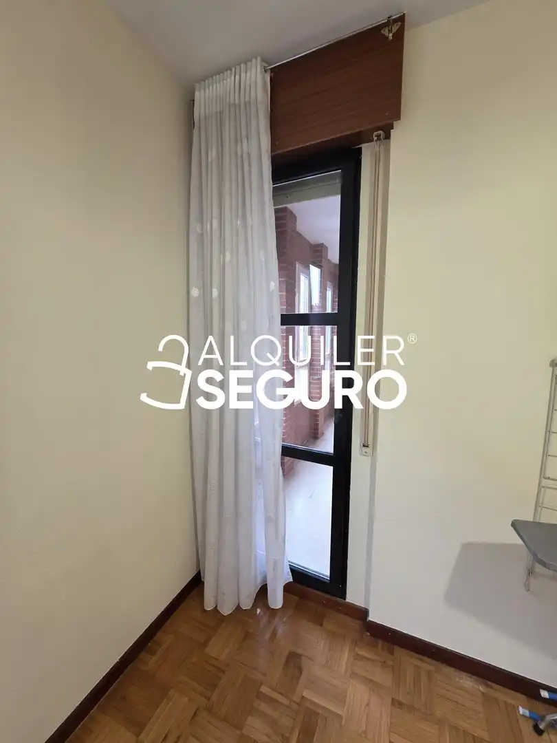 Dormitori de Pis de lloguer en Burgos amb Calefacció, Terrassa i Moblat
