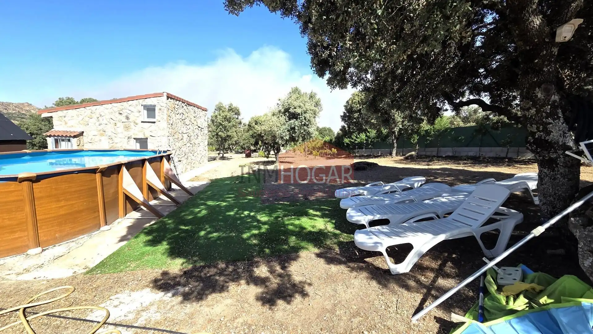 Finca rústica en venda en Burgohondo amb Jardí privat, Piscina i Moblat