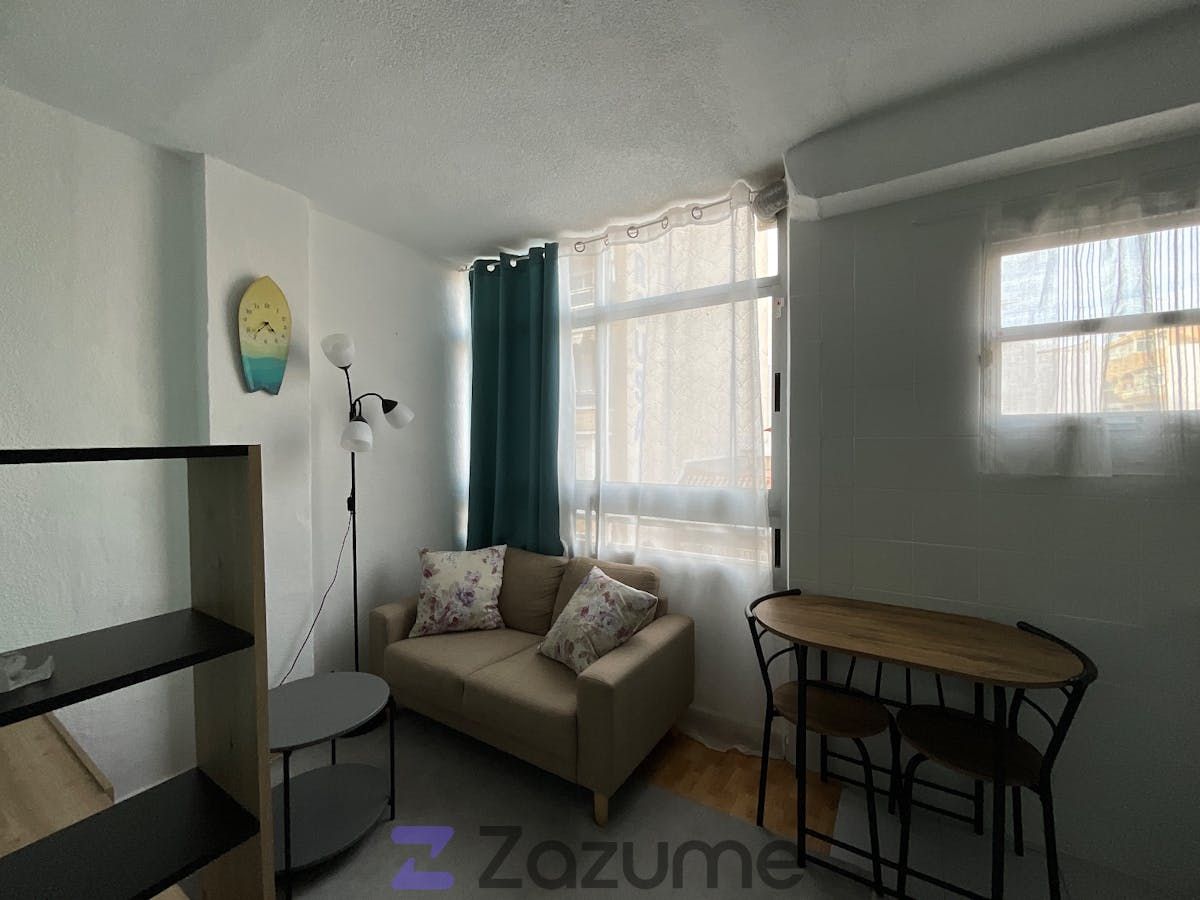 Dormitori de Pis de lloguer en Torrevieja amb Moblat, Forn i Rentadora