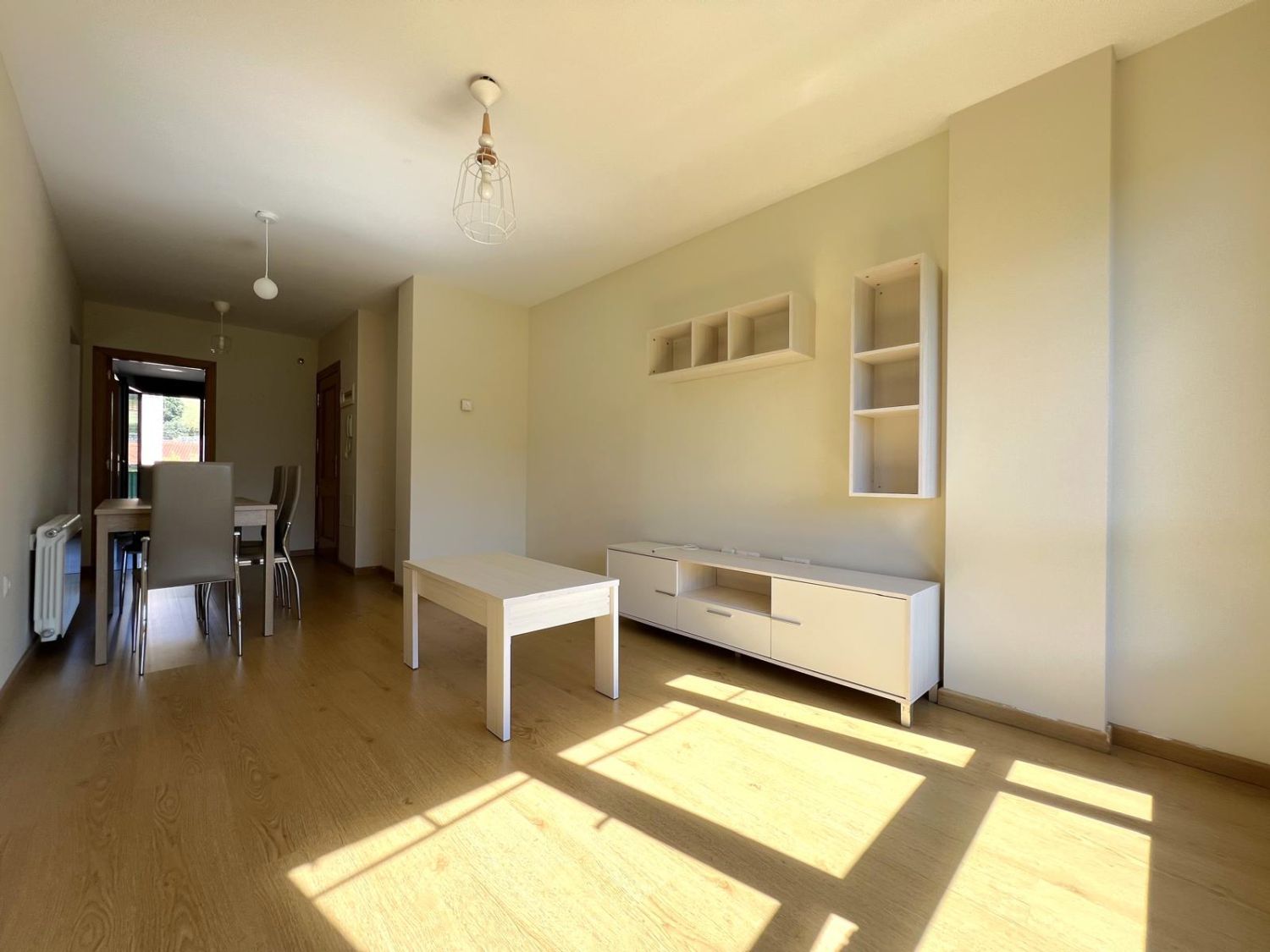 Sala d'estar de Pis en venda en Castañeda amb Calefacció, Terrassa i Traster