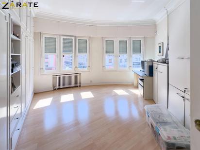 Living room of Flat for sale in Bilbao   with Heating, Terrace and Balcony