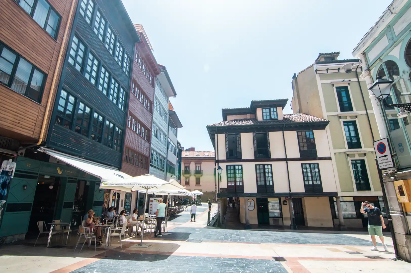 Vista exterior de Pis en venda en Oviedo  amb Calefacció, Parquet i Moblat