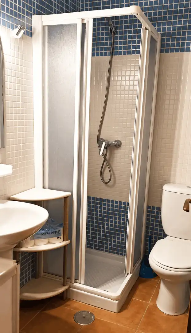 Bathroom of Apartments for rent in Águilas  with Air Conditioner, Heating and Private garden