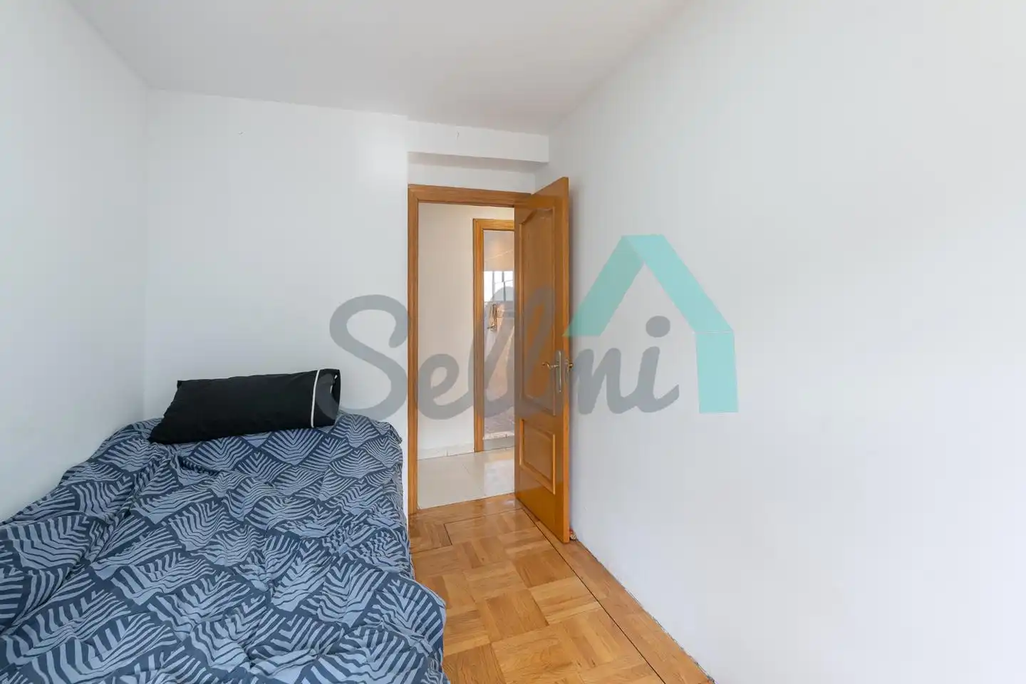 Habitación de Planta baja en venta en Avilés con Calefacción, Parquet y Trastero