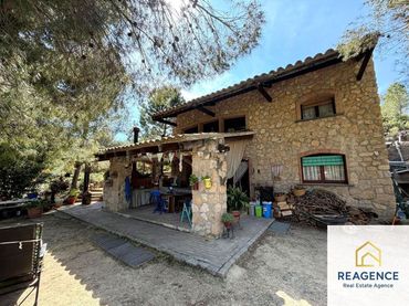 Country house with garden for sale in Calle Escoles