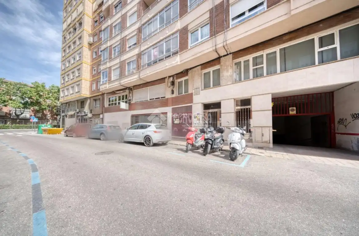 Vista exterior de Garaje en venta en Valladolid