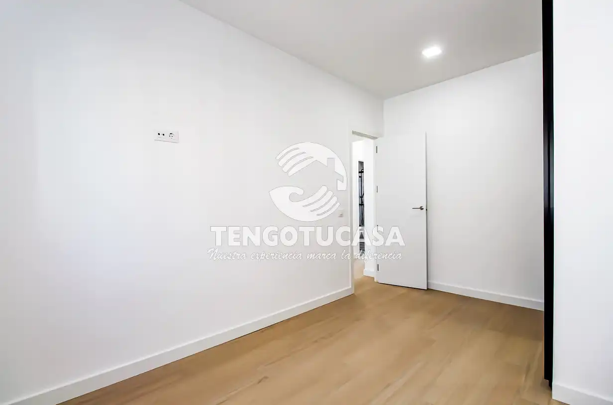 Bedroom of Flat for sale in Madrid  with Air Conditioner, Heating and Furnished