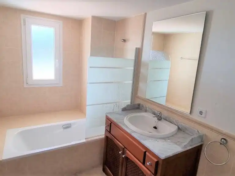 Bany de Apartament de lloguer en San Pedro de Alcántara
