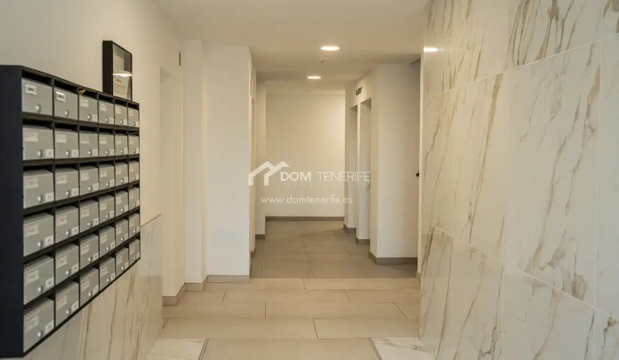 Piso en venta en Adeje con Terraza, Trastero y Piscina