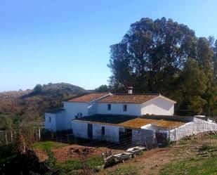 Vista exterior de Finca rústica en venda en Mijas amb Jardí privat