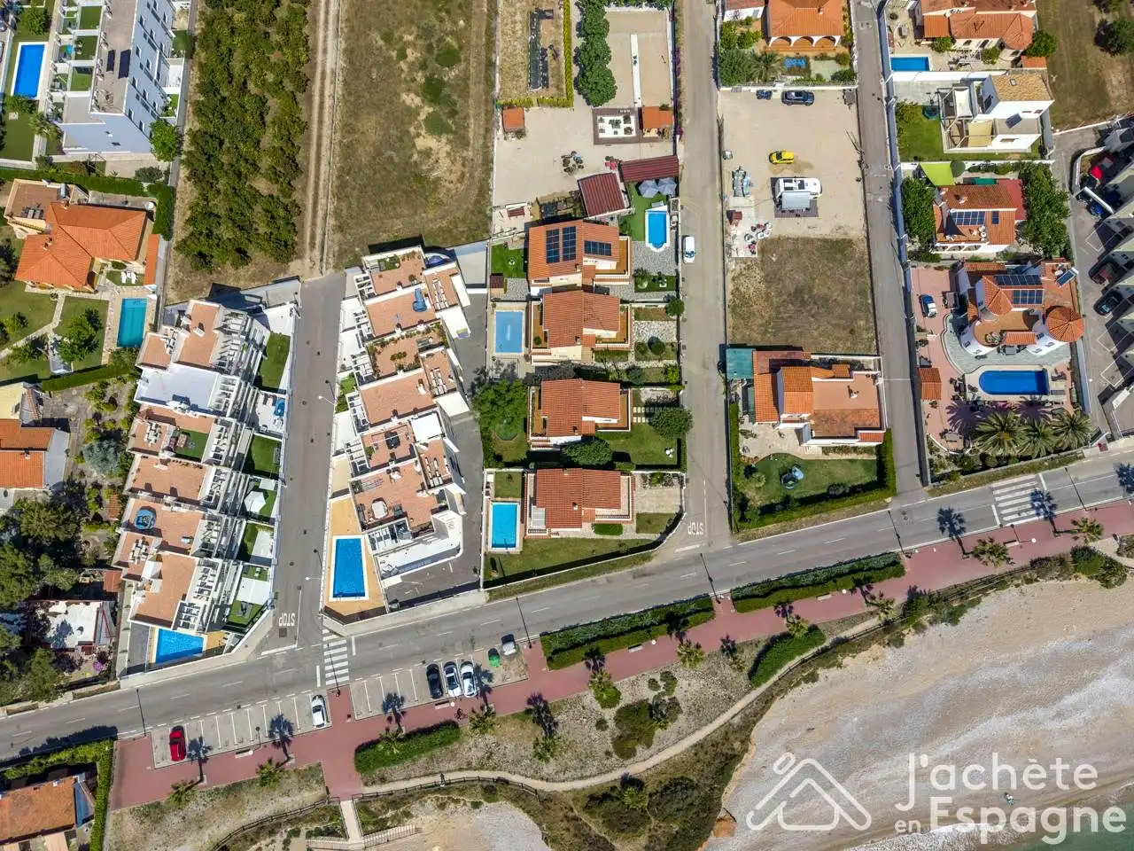 Vista exterior de Casa o xalet en venda en Vinaròs amb Aire condicionat, Jardí privat i Terrassa