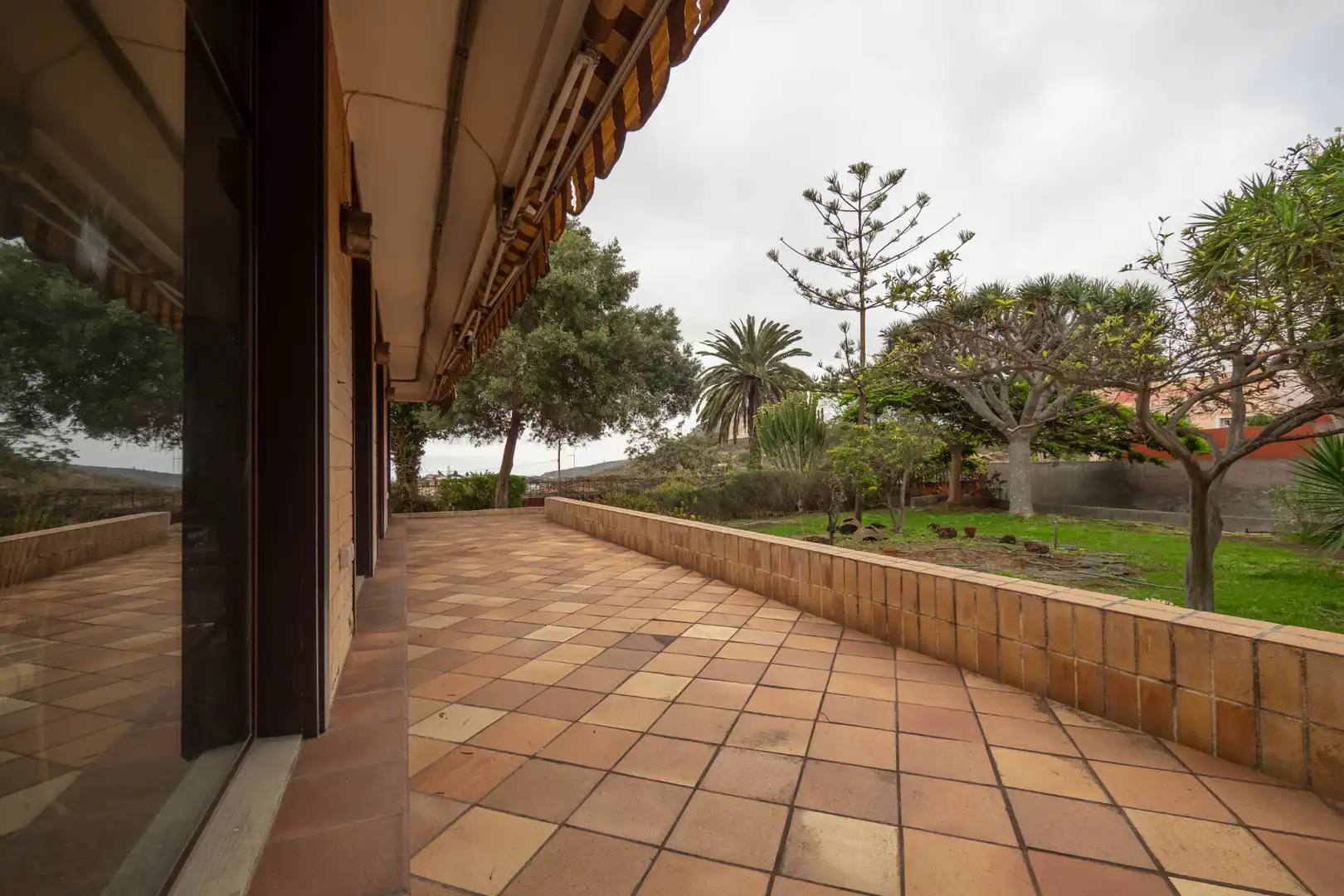 Terrassa de Casa o xalet en venda en Las Palmas de Gran Canaria amb Aire condicionat, Jardí privat i Parquet