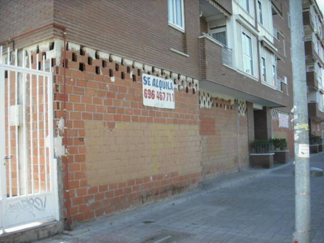 Local comercial en Alquiler en DE LA ESGARAVITA en Polígono Europa