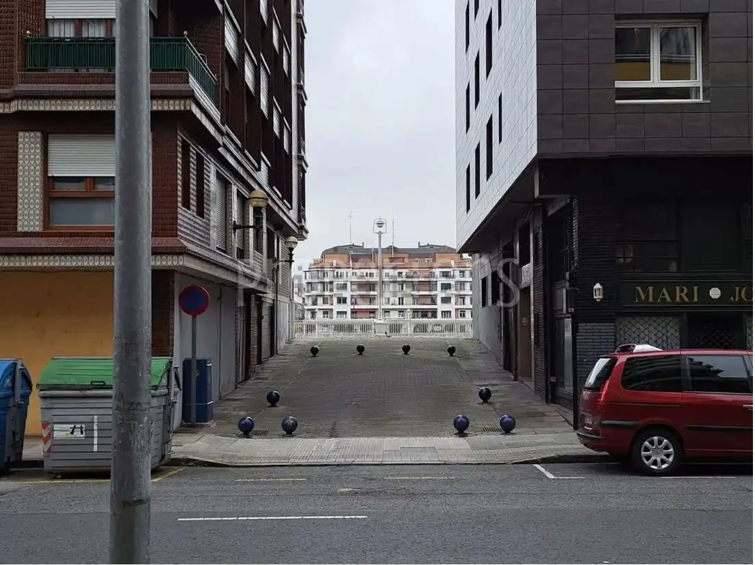 Vista exterior de Oficina de lloguer en Portugalete