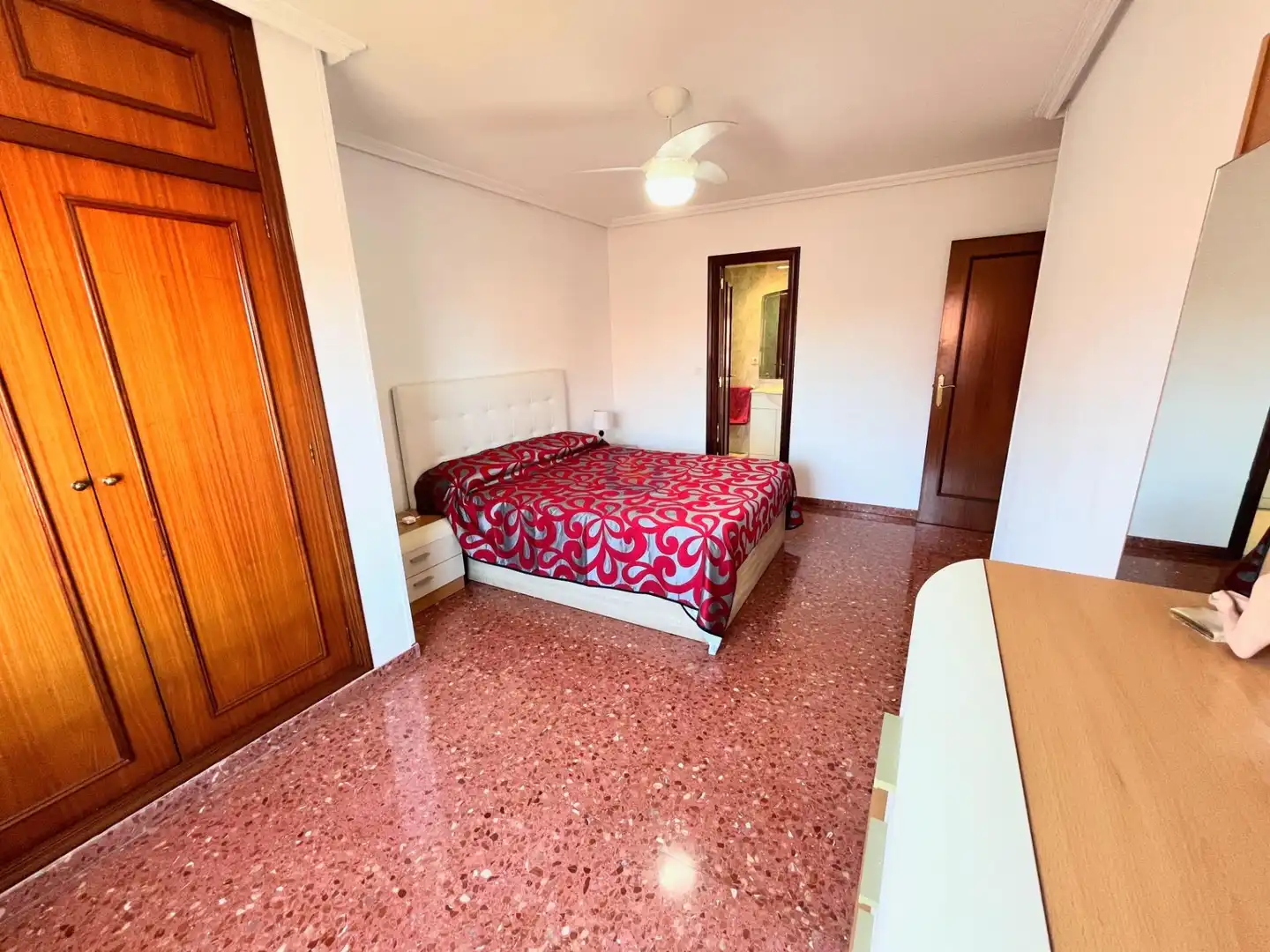 Habitación de Piso en venta en Alicante / Alacant con Jardín privado, Terraza y Piscina comunitaria