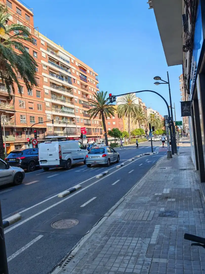 Vista exterior de Oficina de alquiler en Valencia con Aire acondicionado