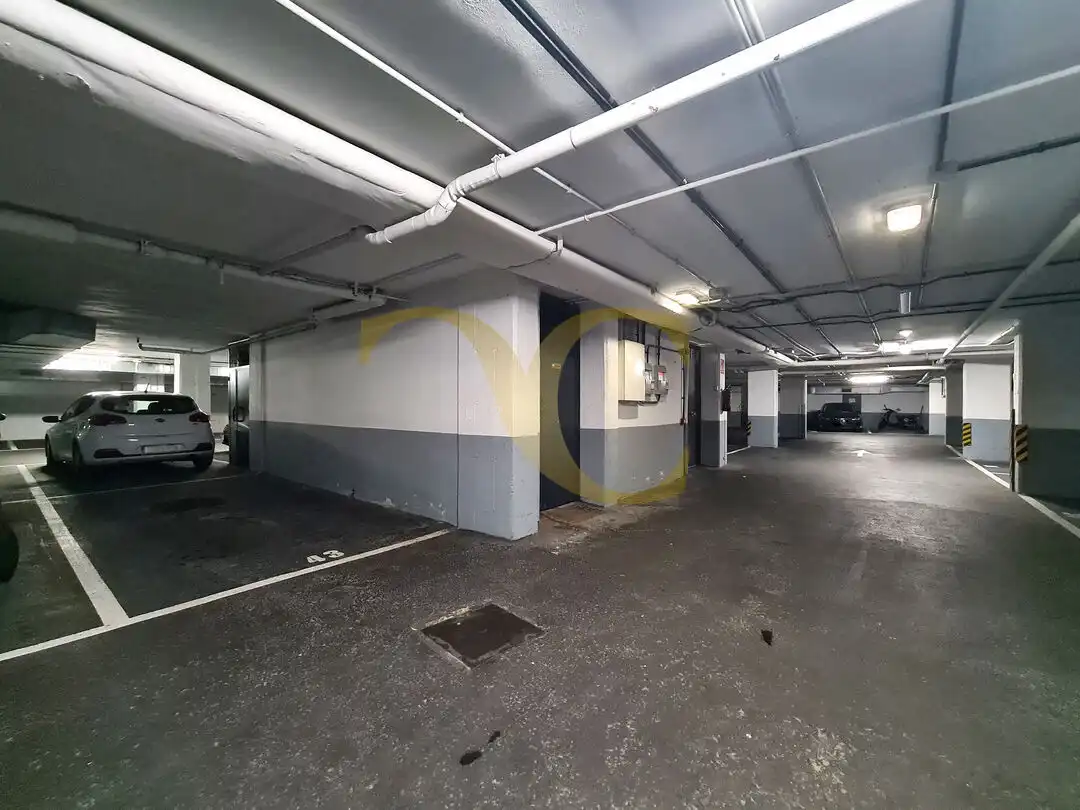 Parkplatz von Wohnung zur Miete in Oviedo  mit Heizung, Terrasse und Möbliert