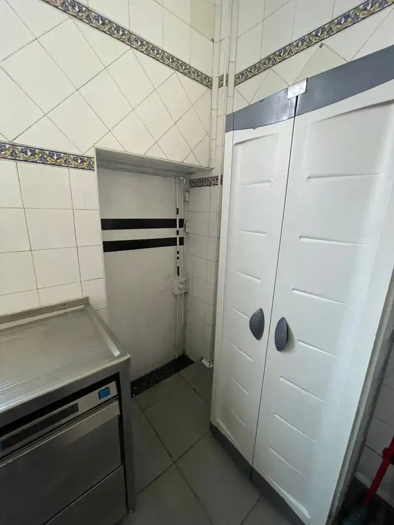 Baño de Local en venta en Valle de Trápaga-Trapagaran con Aire acondicionado, Terraza y Amueblado