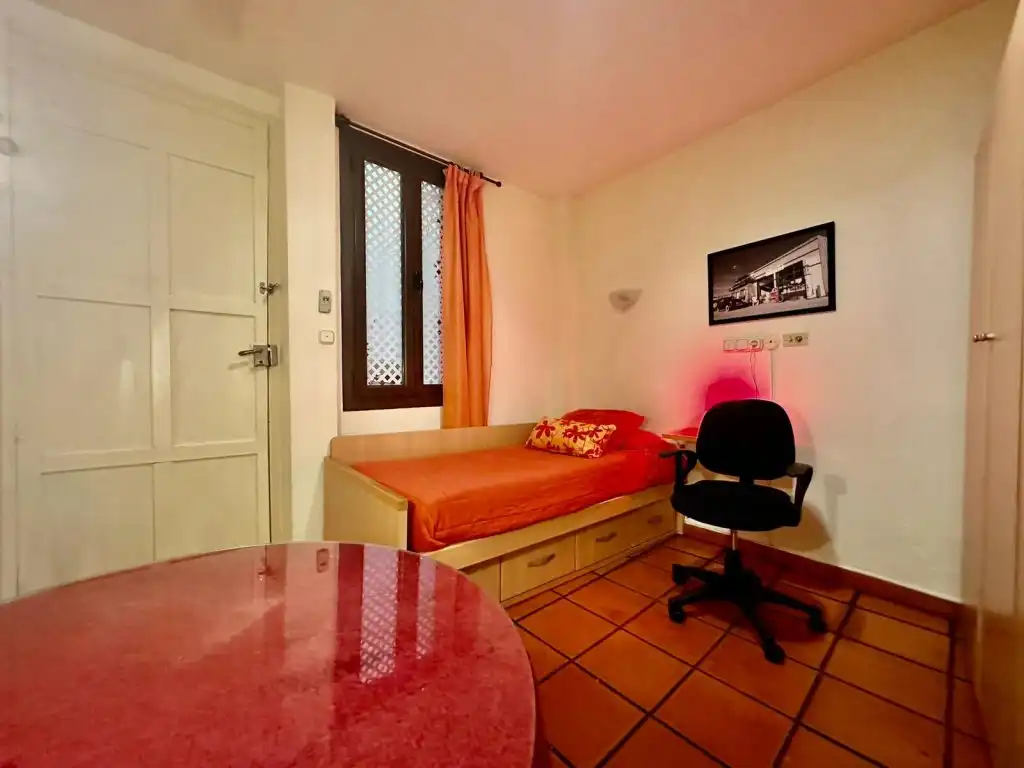 Habitación de Estudio de alquiler en Granada con Calefacción, Amueblado y Lavadora